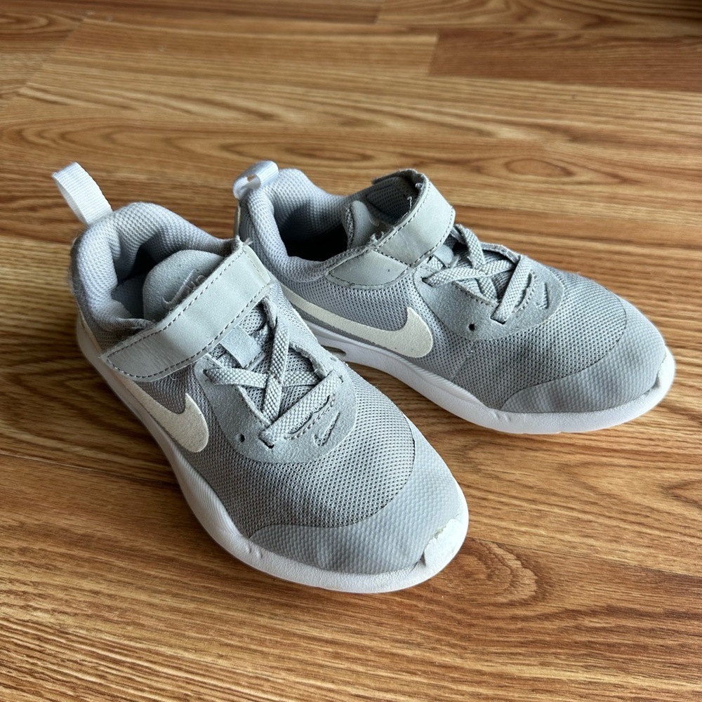 Nike Kids Light Gray Sneakers